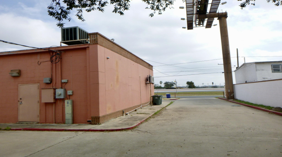 2212 Santa Ursula Ave, Laredo, Texas 78040, 1 Room Rooms,2 BathroomsBathrooms,Commercial retail/office,For Sale,2212 Santa Ursula Ave,20260379