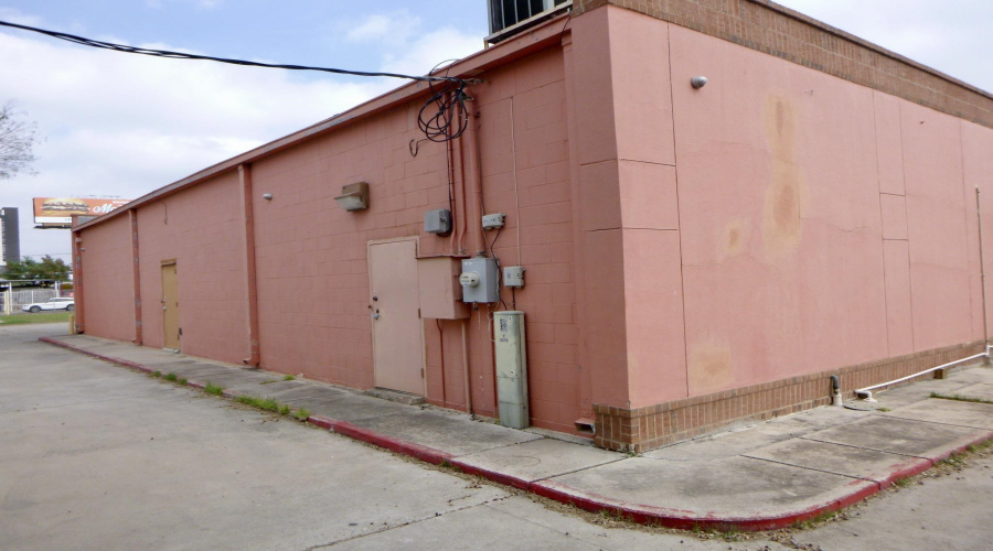 2212 Santa Ursula Ave, Laredo, Texas 78040, 1 Room Rooms,2 BathroomsBathrooms,Commercial retail/office,For Sale,2212 Santa Ursula Ave,20260379