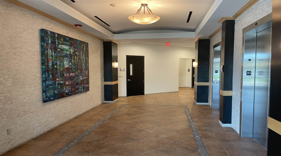 216 W Village Blvd, Laredo, Texas 78046, 6 Rooms Rooms,2 BathroomsBathrooms,Commercial retail/office,For Rent,216 W Village Blvd,20260389