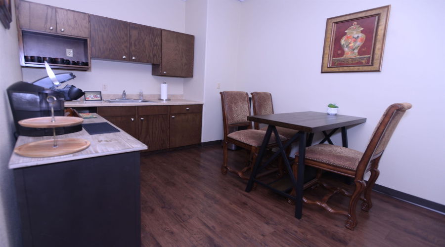 216 W Village Blvd, Laredo, Texas 78046, 6 Rooms Rooms,2 BathroomsBathrooms,Commercial retail/office,For Rent,216 W Village Blvd,20260389