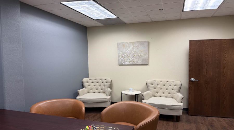 216 W Village Blvd, Laredo, Texas 78046, 6 Rooms Rooms,2 BathroomsBathrooms,Commercial retail/office,For Rent,216 W Village Blvd,20260389