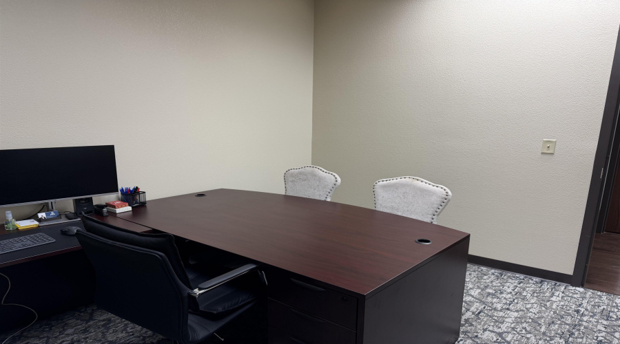 216 W Village Blvd, Laredo, Texas 78046, 6 Rooms Rooms,2 BathroomsBathrooms,Commercial retail/office,For Rent,216 W Village Blvd,20260389