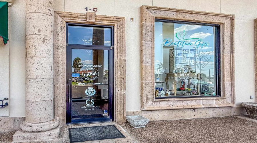 107 Calle Del Norte, Laredo, Texas 78041, 6 Rooms Rooms,2 BathroomsBathrooms,Commercial retail/office,For Rent,107 Calle Del Norte,20260391