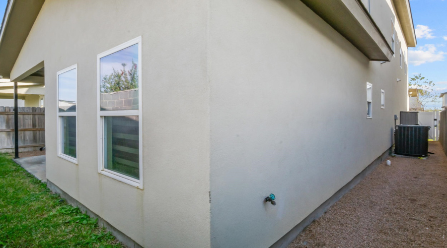 416 Deer Path Loop, Laredo, Texas 78045-2236, 4 Bedrooms Bedrooms, 7 Rooms Rooms,2 BathroomsBathrooms,Residential,For Sale,416 Deer Path Loop,20260396