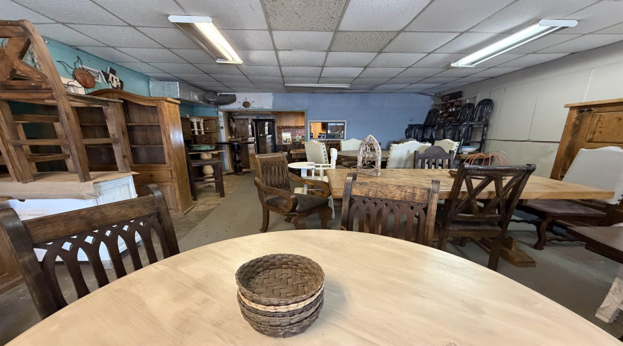 3110 San Bernardo Ave, Laredo, Texas 78040, 1 Room Rooms,3 BathroomsBathrooms,Commercial retail/office,For Sale,3110 San Bernardo Ave,20260394