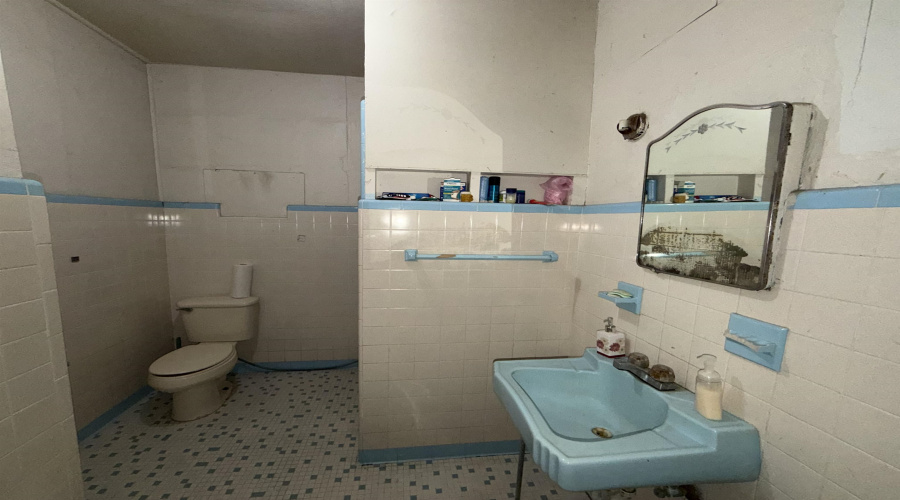 3110 San Bernardo Ave, Laredo, Texas 78040, 1 Room Rooms,3 BathroomsBathrooms,Commercial retail/office,For Sale,3110 San Bernardo Ave,20260394