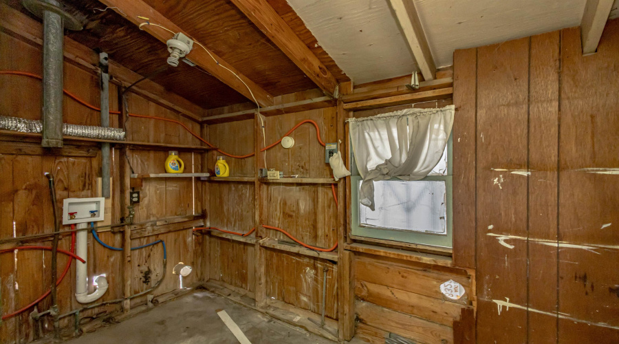 1305 Jefferson St, Laredo, Texas 78040, 4 Bedrooms Bedrooms, 6 Rooms Rooms,2 BathroomsBathrooms,Residential,For Sale,1305 Jefferson St,20260401