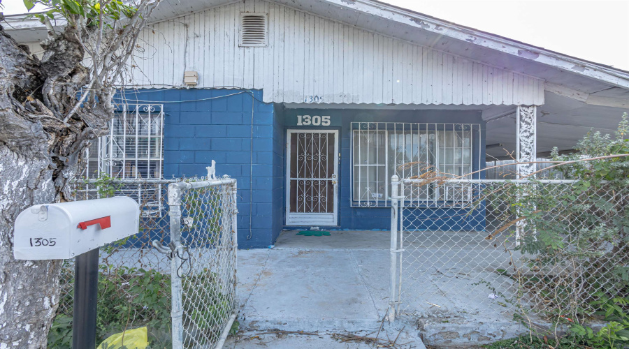 1305 Jefferson St, Laredo, Texas 78040, 4 Bedrooms Bedrooms, 6 Rooms Rooms,2 BathroomsBathrooms,Residential,For Sale,1305 Jefferson St,20260401