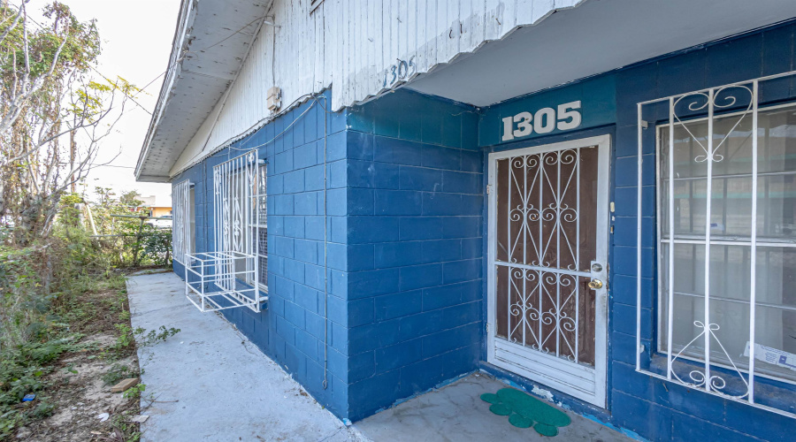 1305 Jefferson St, Laredo, Texas 78040, 4 Bedrooms Bedrooms, 6 Rooms Rooms,2 BathroomsBathrooms,Residential,For Sale,1305 Jefferson St,20260401