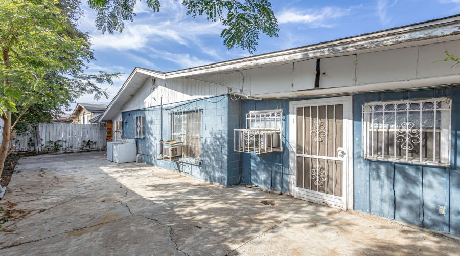 1305 Jefferson, Laredo, Texas 78040, 4 Bedrooms Bedrooms, 6 Rooms Rooms,2 BathroomsBathrooms,Residential,For Rent,1305 Jefferson,20260402