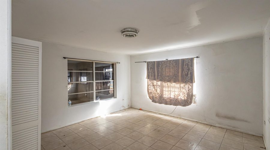 1305 Jefferson, Laredo, Texas 78040, 4 Bedrooms Bedrooms, 6 Rooms Rooms,2 BathroomsBathrooms,Residential,For Rent,1305 Jefferson,20260402