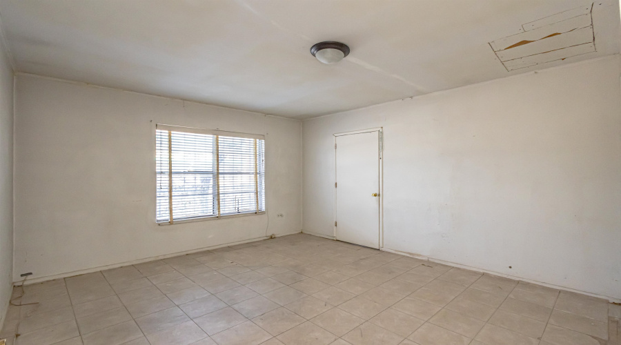 1305 Jefferson, Laredo, Texas 78040, 4 Bedrooms Bedrooms, 6 Rooms Rooms,2 BathroomsBathrooms,Residential,For Rent,1305 Jefferson,20260402