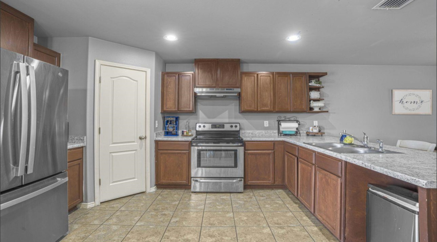 3330 La Terraza Way, Laredo, Texas 78046-46, 4 Bedrooms Bedrooms, 6 Rooms Rooms,2 BathroomsBathrooms,Residential,For Sale,3330 La Terraza Way,20260403