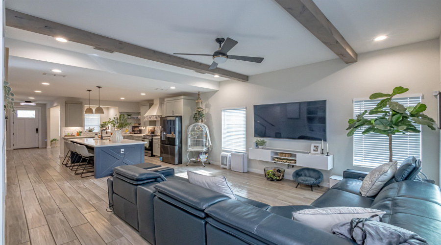 1316 Sambar Lp, Laredo, Texas 78045, 5 Bedrooms Bedrooms, 9 Rooms Rooms,3 BathroomsBathrooms,Residential,For Sale,1316 Sambar Lp,20260408