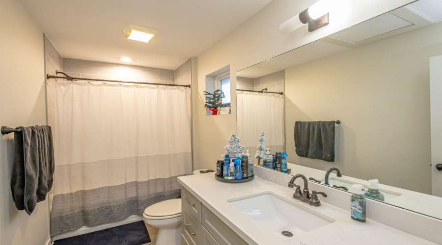 1316 Sambar Lp, Laredo, Texas 78045, 5 Bedrooms Bedrooms, 9 Rooms Rooms,3 BathroomsBathrooms,Residential,For Sale,1316 Sambar Lp,20260408