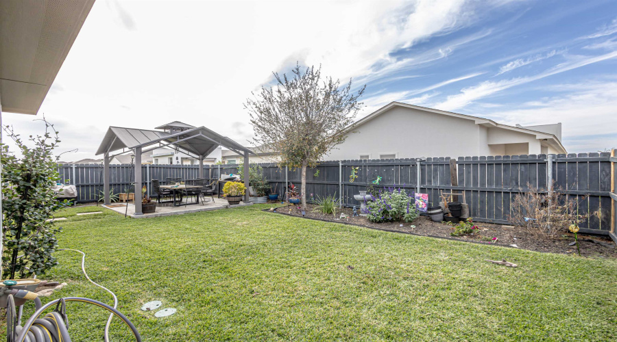 1316 Sambar Lp, Laredo, Texas 78045, 5 Bedrooms Bedrooms, 9 Rooms Rooms,3 BathroomsBathrooms,Residential,For Sale,1316 Sambar Lp,20260408