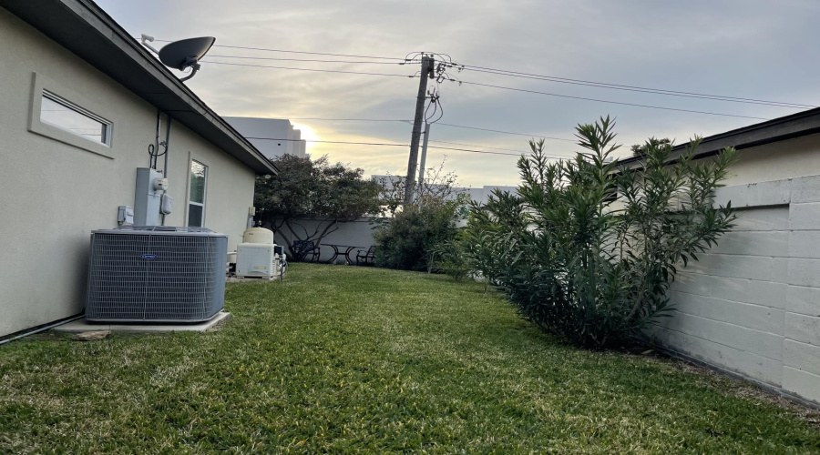 7604 Patricia Highsmith Dr, Laredo, Texas 78041-4163, 4 Bedrooms Bedrooms, 8 Rooms Rooms,3 BathroomsBathrooms,Residential,For Sale,7604 Patricia Highsmith Dr,20260410