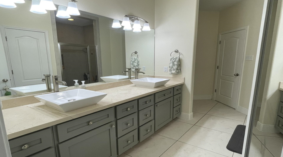 7604 Patricia Highsmith Dr, Laredo, Texas 78041-4163, 4 Bedrooms Bedrooms, 8 Rooms Rooms,3 BathroomsBathrooms,Residential,For Sale,7604 Patricia Highsmith Dr,20260410