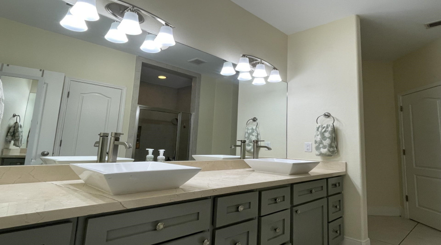 7604 Patricia Highsmith Dr, Laredo, Texas 78041-4163, 4 Bedrooms Bedrooms, 8 Rooms Rooms,3 BathroomsBathrooms,Residential,For Sale,7604 Patricia Highsmith Dr,20260410