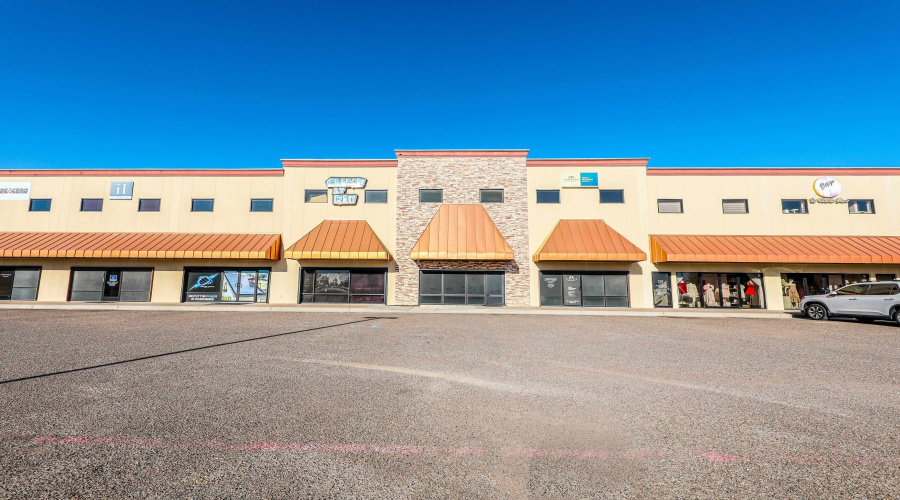 8218 Casa Verde Rd, LAREDO, Texas 78041, 1 Room Rooms,1 BathroomBathrooms,Commercial retail/office,For Sale,8218 Casa Verde Rd,20260411