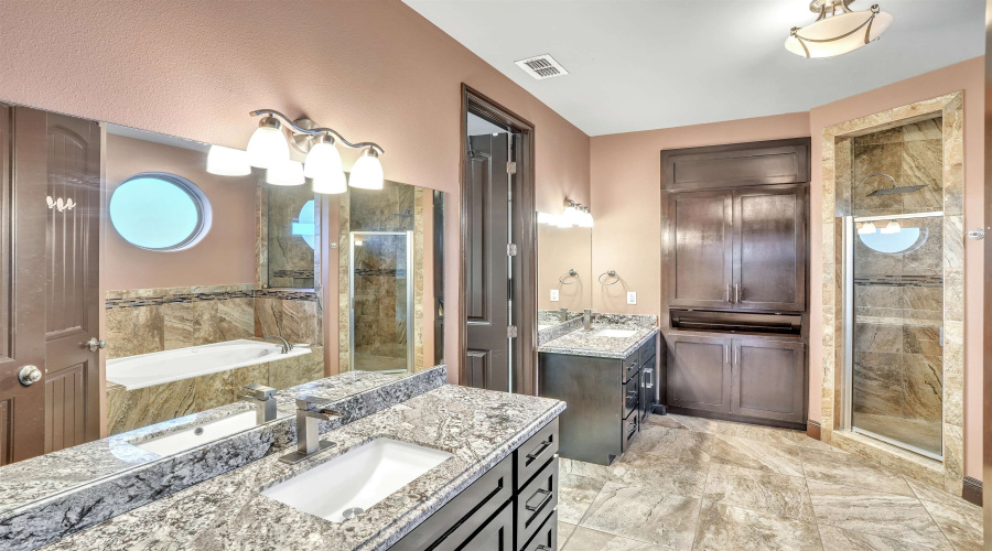 304 Tomcat Ln., Laredo, Texas 78045, 4 Bedrooms Bedrooms, 8 Rooms Rooms,4 BathroomsBathrooms,Residential,For Sale,304 Tomcat Ln.,20260416