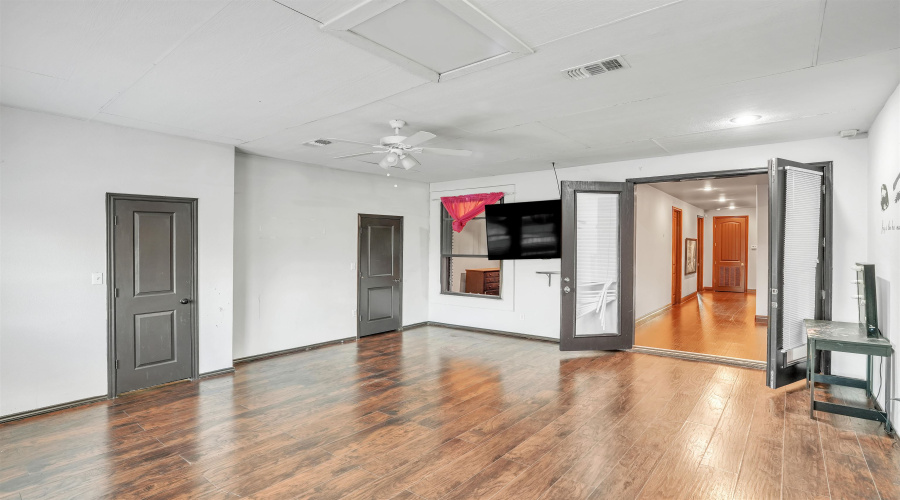 304 Tomcat Ln., Laredo, Texas 78045, 4 Bedrooms Bedrooms, 8 Rooms Rooms,4 BathroomsBathrooms,Residential,For Sale,304 Tomcat Ln.,20260416