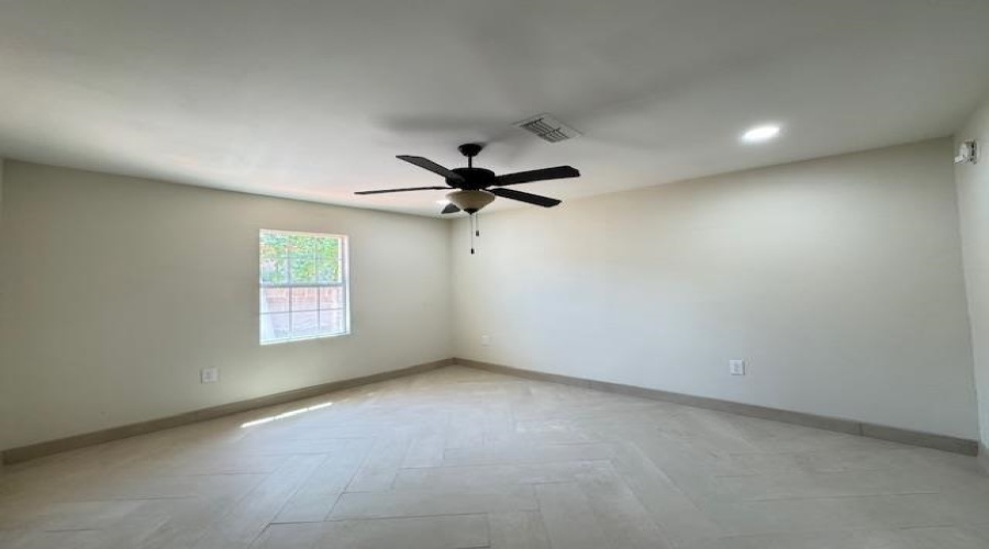 2909 Bismark St, Laredo, Texas 78043, 2 Bedrooms Bedrooms, 4 Rooms Rooms,2 BathroomsBathrooms,Residential,For Rent,2909 Bismark St,20260420