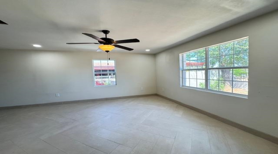 2909 Bismark St, Laredo, Texas 78043, 2 Bedrooms Bedrooms, 4 Rooms Rooms,2 BathroomsBathrooms,Residential,For Rent,2909 Bismark St,20260422