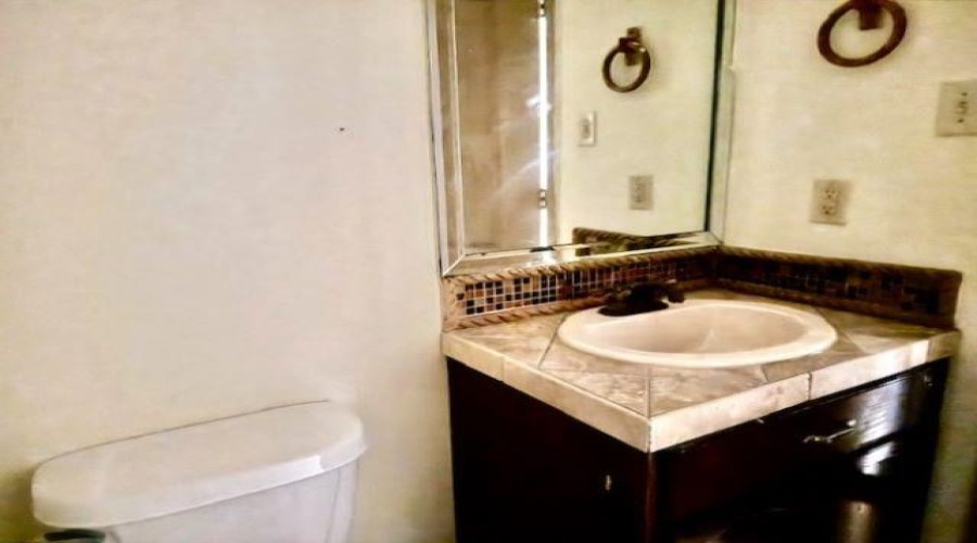 603 Lane St, Laredo, Texas 78040, 2 Bedrooms Bedrooms, 5 Rooms Rooms,2 BathroomsBathrooms,Residential,For Rent,603 Lane St,20260424