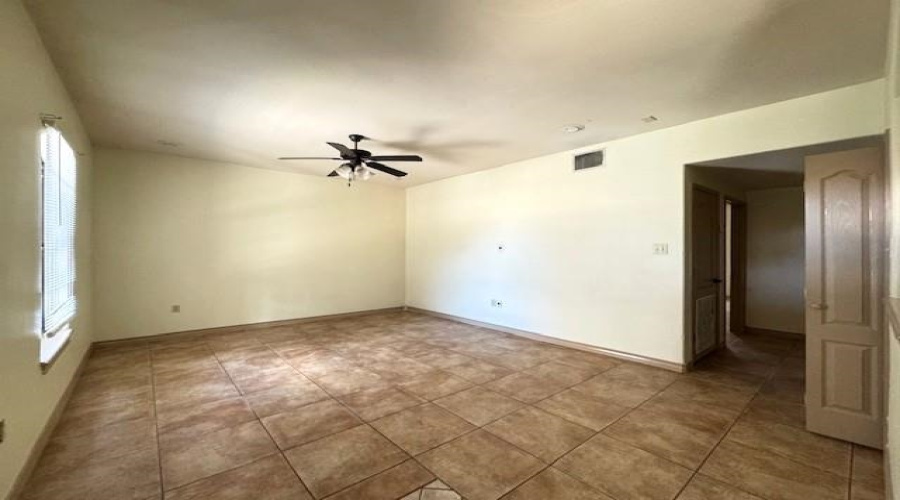 603 Lane St, Laredo, Texas 78040, 2 Bedrooms Bedrooms, 5 Rooms Rooms,2 BathroomsBathrooms,Residential,For Rent,603 Lane St,20260424