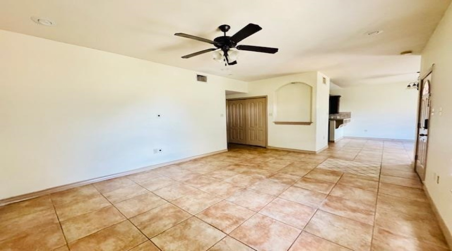 603 Lane St, Laredo, Texas 78040, 2 Bedrooms Bedrooms, 5 Rooms Rooms,2 BathroomsBathrooms,Residential,For Rent,603 Lane St,20260424