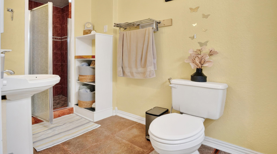 9013 Cliff Dr, Laredo, Texas 78045, 3 Bedrooms Bedrooms, 8 Rooms Rooms,3 BathroomsBathrooms,Residential,For Sale,9013 Cliff Dr,20260430