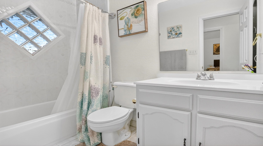 9013 Cliff Dr, Laredo, Texas 78045, 3 Bedrooms Bedrooms, 8 Rooms Rooms,3 BathroomsBathrooms,Residential,For Sale,9013 Cliff Dr,20260430