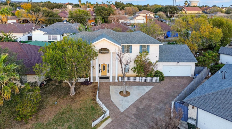 9013 Cliff Dr, Laredo, Texas 78045, 3 Bedrooms Bedrooms, 8 Rooms Rooms,3 BathroomsBathrooms,Residential,For Sale,9013 Cliff Dr,20260430