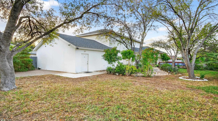 9013 Cliff Dr, Laredo, Texas 78045, 3 Bedrooms Bedrooms, 8 Rooms Rooms,3 BathroomsBathrooms,Residential,For Sale,9013 Cliff Dr,20260430