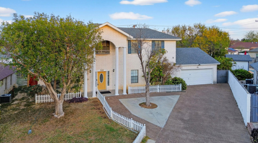 9013 Cliff Dr, Laredo, Texas 78045, 3 Bedrooms Bedrooms, 8 Rooms Rooms,3 BathroomsBathrooms,Residential,For Sale,9013 Cliff Dr,20260430