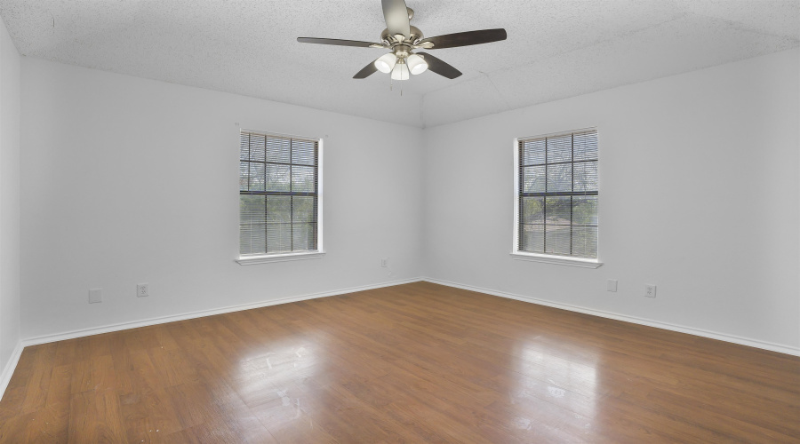 524 Norwich Lp, LAREDO, Texas 78045-8500, 4 Bedrooms Bedrooms, 8 Rooms Rooms,2 BathroomsBathrooms,Residential,For Sale,524 Norwich Lp,20260434