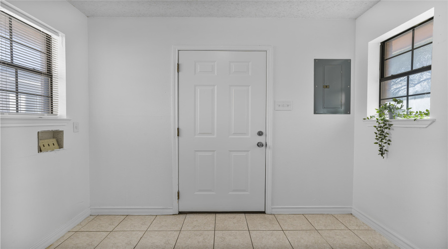 524 Norwich Lp, LAREDO, Texas 78045-8500, 4 Bedrooms Bedrooms, 8 Rooms Rooms,2 BathroomsBathrooms,Residential,For Sale,524 Norwich Lp,20260434