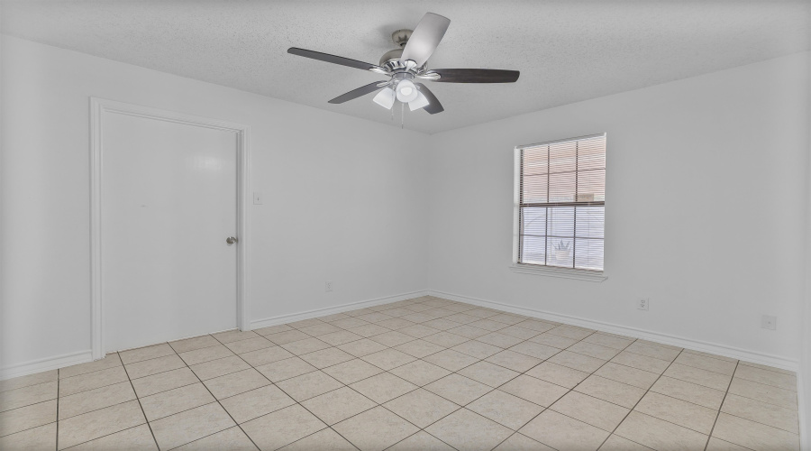 524 Norwich Lp, LAREDO, Texas 78045-8500, 4 Bedrooms Bedrooms, 8 Rooms Rooms,2 BathroomsBathrooms,Residential,For Sale,524 Norwich Lp,20260434