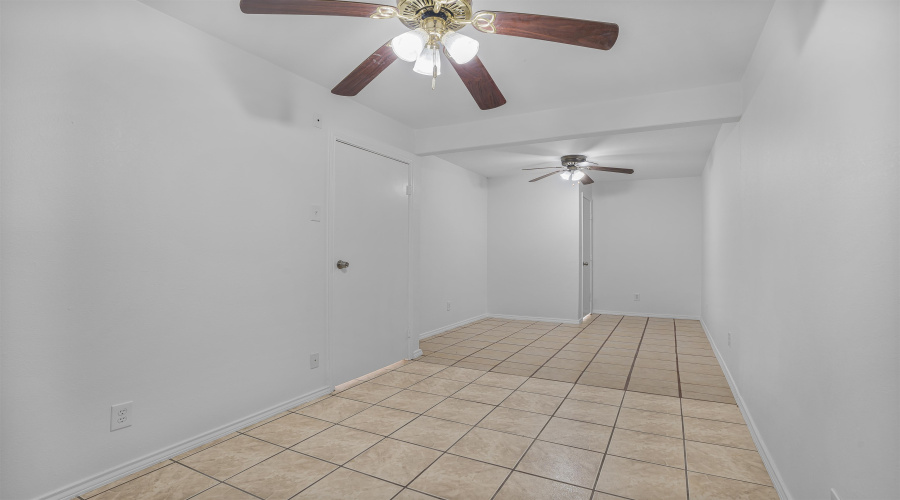 524 Norwich Lp, LAREDO, Texas 78045-8500, 4 Bedrooms Bedrooms, 8 Rooms Rooms,2 BathroomsBathrooms,Residential,For Sale,524 Norwich Lp,20260434