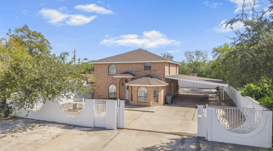 524 Norwich Lp, LAREDO, Texas 78045-8500, 4 Bedrooms Bedrooms, 8 Rooms Rooms,2 BathroomsBathrooms,Residential,For Sale,524 Norwich Lp,20260434
