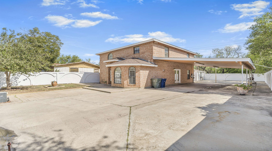 524 Norwich Lp, LAREDO, Texas 78045-8500, 4 Bedrooms Bedrooms, 8 Rooms Rooms,2 BathroomsBathrooms,Residential,For Sale,524 Norwich Lp,20260434