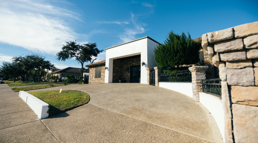 302 Lake Clark Ct, Laredo, Texas 78041, 4 Bedrooms Bedrooms, 9 Rooms Rooms,4 BathroomsBathrooms,Residential,For Rent,302 Lake Clark Ct,20260435