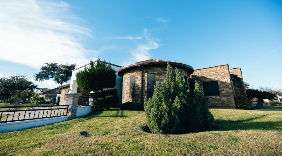 302 Lake Clark Ct, Laredo, Texas 78041, 4 Bedrooms Bedrooms, 9 Rooms Rooms,4 BathroomsBathrooms,Residential,For Rent,302 Lake Clark Ct,20260435