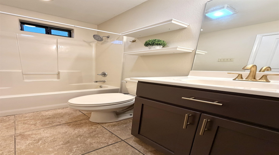 2606 Alegria St, Laredo, Texas 78046, 4 Bedrooms Bedrooms, 6 Rooms Rooms,2 BathroomsBathrooms,Residential,For Sale,2606 Alegria St,20260438