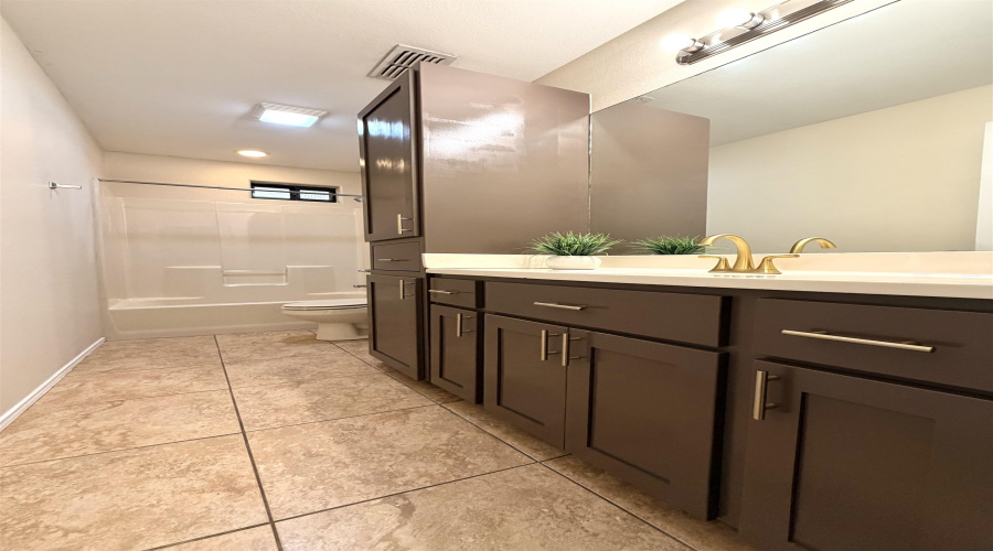 2606 Alegria St, Laredo, Texas 78046, 4 Bedrooms Bedrooms, 6 Rooms Rooms,2 BathroomsBathrooms,Residential,For Sale,2606 Alegria St,20260438