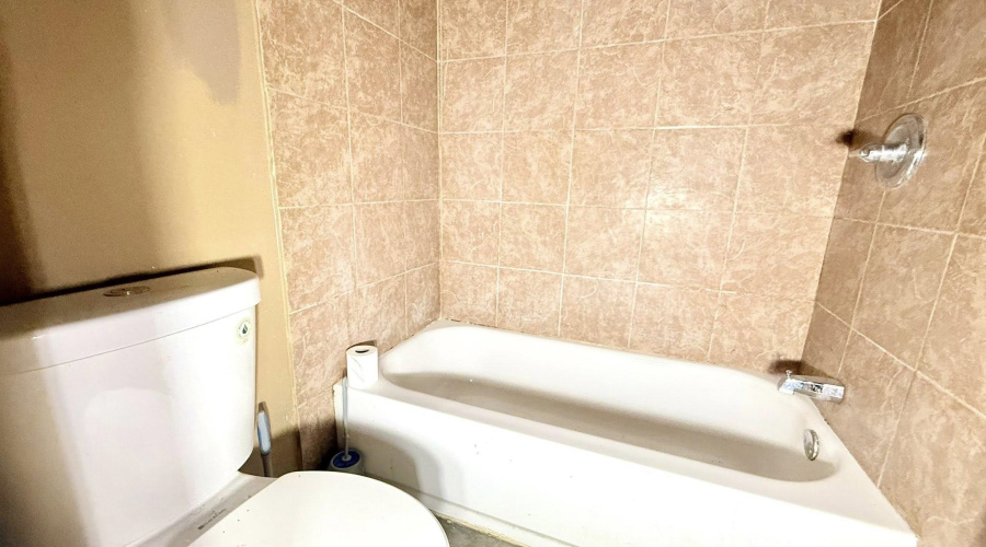 1001 N Lost Creek Lp, Laredo, Texas 78046, 3 Bedrooms Bedrooms, 7 Rooms Rooms,1 BathroomBathrooms,Residential,For Sale,1001 N Lost Creek Lp,20260444