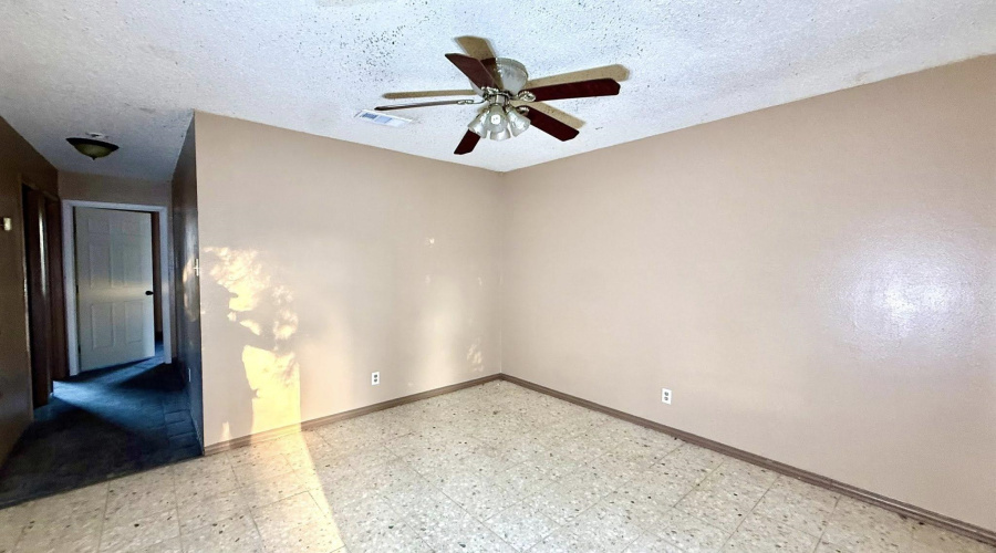 1001 N Lost Creek Lp, Laredo, Texas 78046, 3 Bedrooms Bedrooms, 7 Rooms Rooms,1 BathroomBathrooms,Residential,For Sale,1001 N Lost Creek Lp,20260444