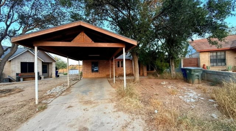 1001 N Lost Creek Lp, Laredo, Texas 78046, 3 Bedrooms Bedrooms, 7 Rooms Rooms,1 BathroomBathrooms,Residential,For Sale,1001 N Lost Creek Lp,20260444