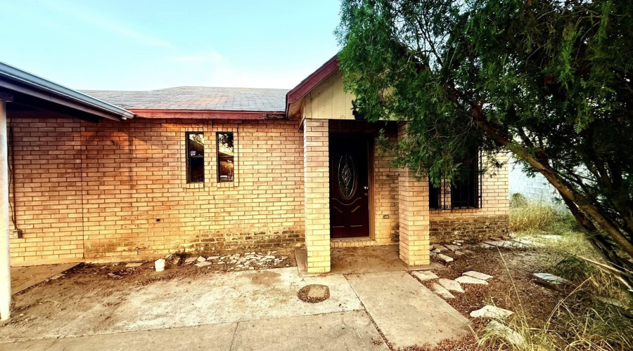 1001 N Lost Creek Lp, Laredo, Texas 78046, 3 Bedrooms Bedrooms, 7 Rooms Rooms,1 BathroomBathrooms,Residential,For Sale,1001 N Lost Creek Lp,20260444